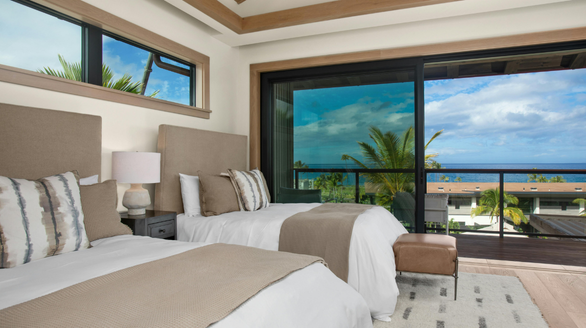 uk-rehab-network-luxury-rehab-client-relaxing-in-private-suite-with-therapist-support-in-uk-rehab-retreat